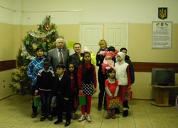Presenting gifts to the children in temporary accommodation centers in Odessa
